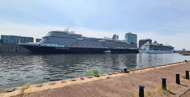 Navele de croazieră din Amsterdam au primit interzis pentru că Olanda încearcă să reducă poluarea