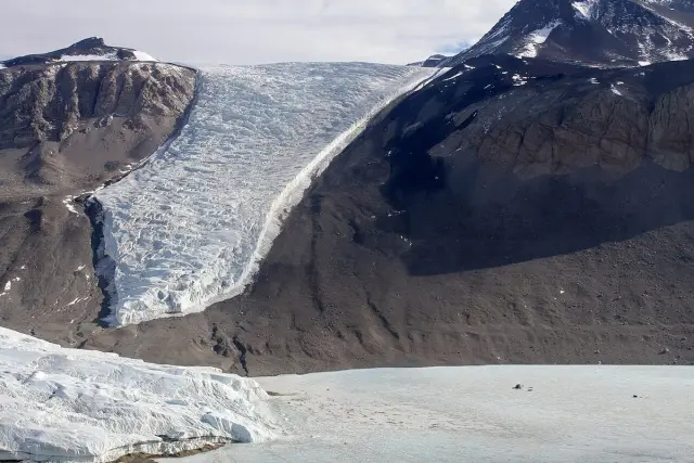 Fenomene extreme în Antarctica! Ghețarii se topesc simțitor