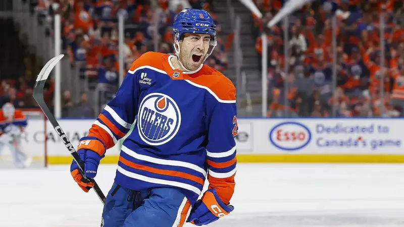Cine e Evan Bouchard și de ce a ajuns viral în NHL