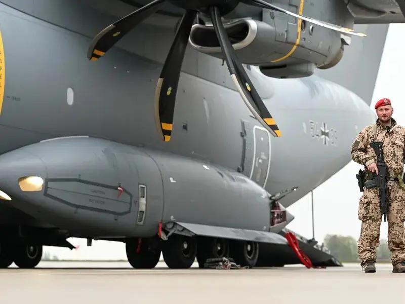 Dronă necunoscută, descoperită lângă o bază militară din Germania