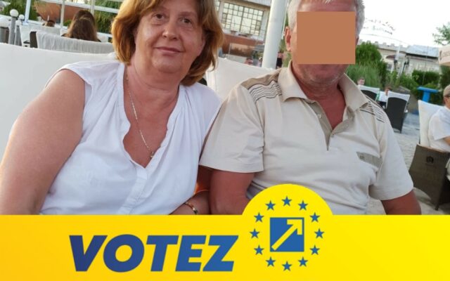 managerul Spitalului Urziceni alaturi cu un om si cu sloganul electoral votez PNL